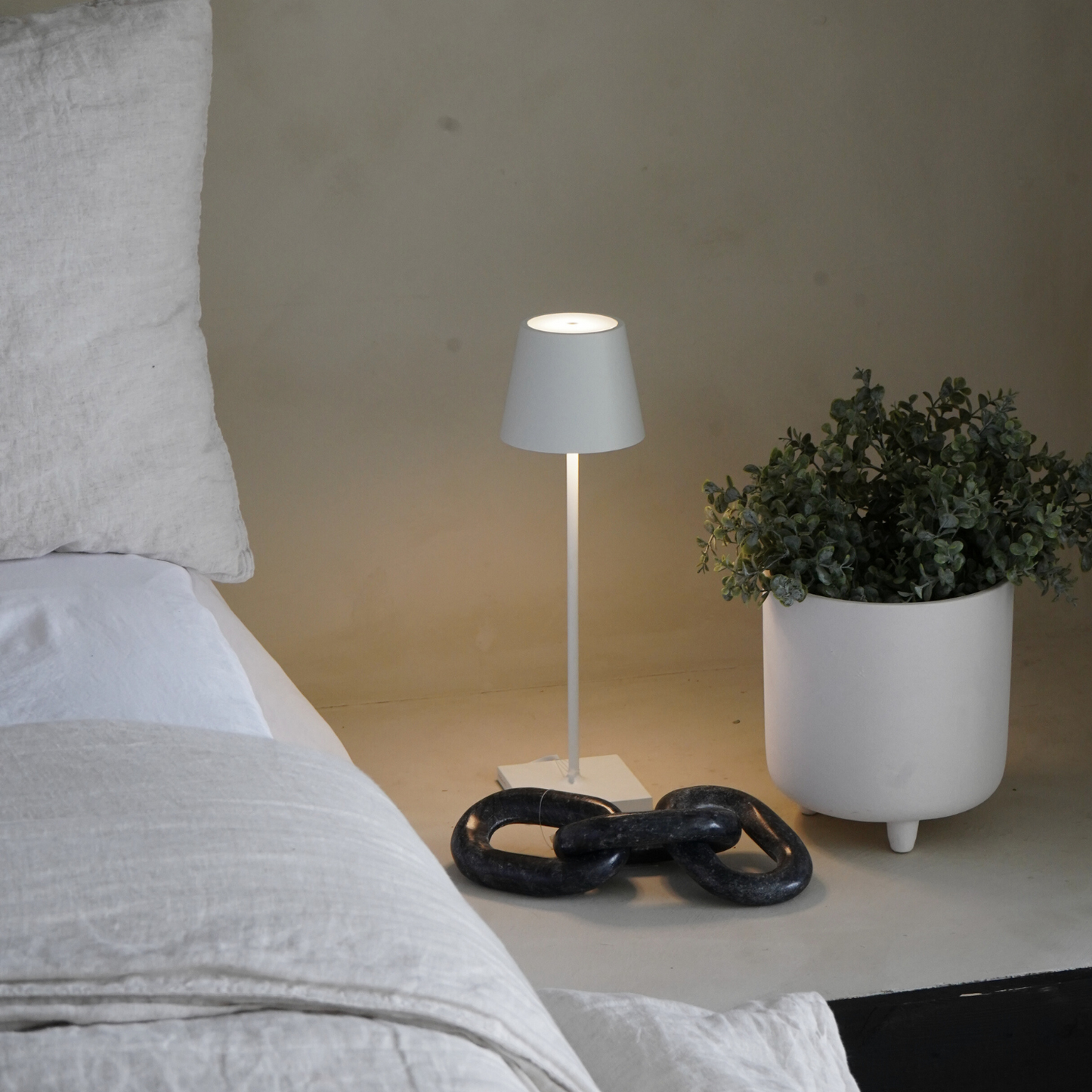 Poldina Pro White Cordless Lamp